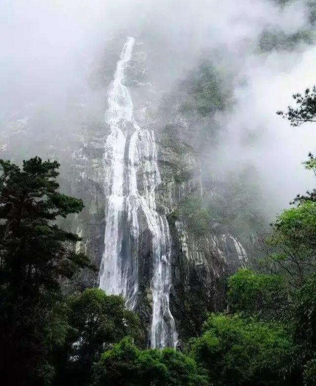 笑脸球的冒险之旅